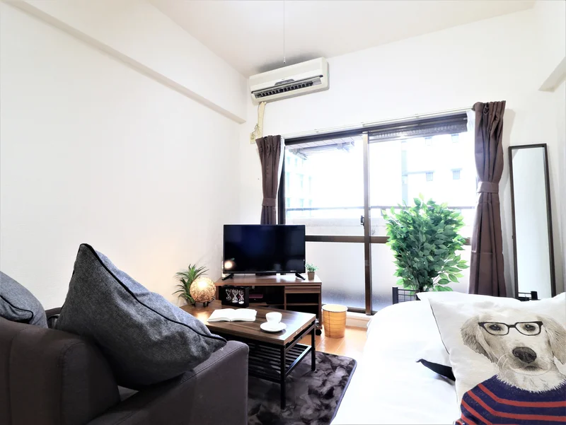 暖かい雰囲気が魅力的な1R！家具家電付きで入居されたその日から自宅のようにくつろいでいただける空間となっております。