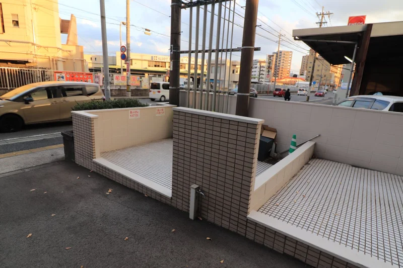 ゴミステーション　敷地内にあり