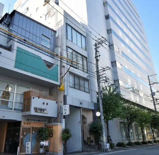 オートロック完備！広島の中心地にございますので交通の便も非常に良く、人気の高い物件です。周辺にはコンビニ・スーパー・飲食店など多数ございますので、生活する際に便利な立地となっております！