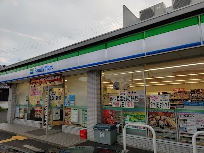 ファミリーマート 草津野路店まで徒歩4分
