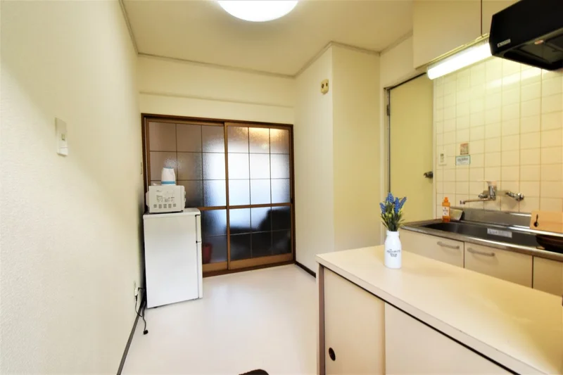 シューズBOXがついておりますので靴を閉まって常に玄関を清潔なままご使用いただけます！DKに座椅子もご用意しております！ちょっと一息つきたい時に便利ですね♪