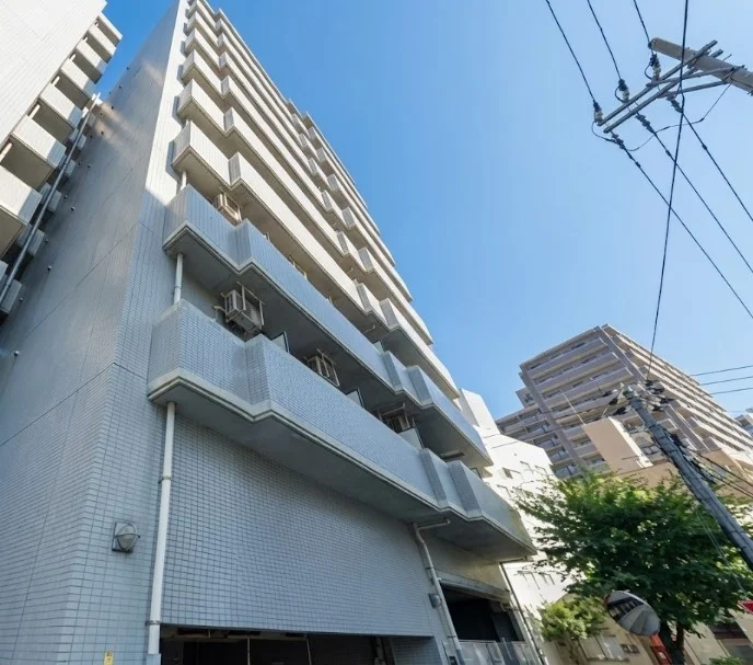 周辺にスーパー、コンビニ、飲食店など生活する際に助かるお店が多数ございますので、便利な立地となっております。