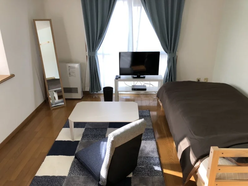 明るい日差しが差し込むお部屋～家電家具・設備充実で即入居OK☆