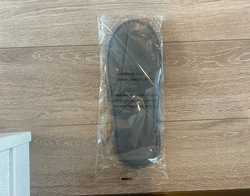 使い捨てスリッパで衛生的に！※1名様分となります。