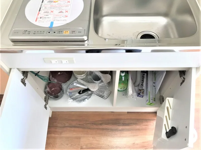 キッチン備品♪鍋やフライパンなど調理器具だけでなく、お皿やコップなどもご用意しておりますので是非活用ください！