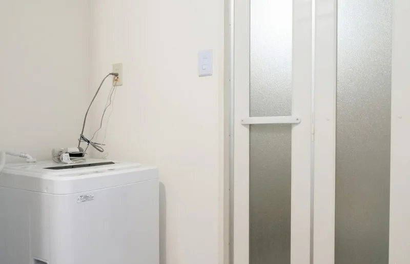 天気を気にしなくて良い室内洗濯機！洗剤もご用意しておりますので、即日洗濯可能です。