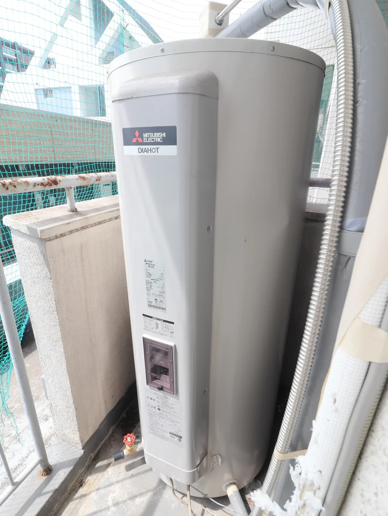 電気温水器（電気でお湯を沸かすため、ブレーカーは落とさないで下さい）