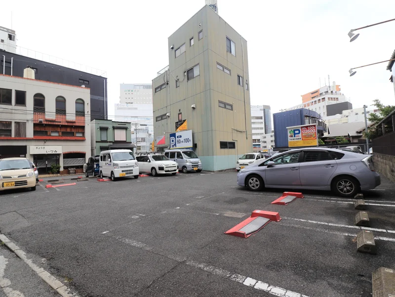 平山グリーンパーキング（終日60分100円）＊2020年8月現在