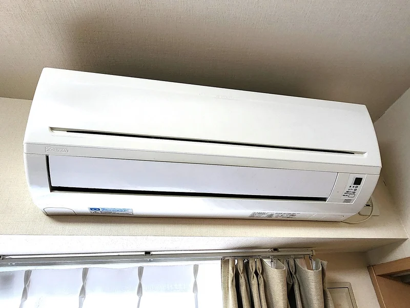 エアコン付きで夏も快適に