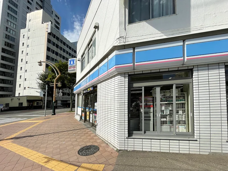 ローソン 札幌中島パーク店　徒歩8分