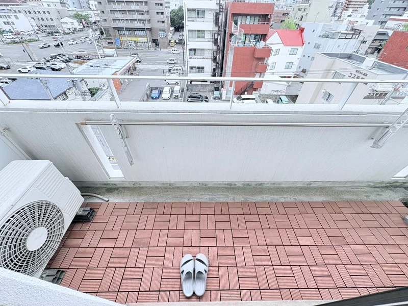 洗濯竿・スリッパ備え付☆入居中洗濯もできるので、コインランドリーに行かなくても大丈夫☆☆