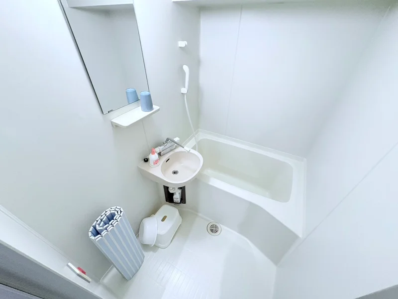 バストイレは別♪バスルームには風呂桶・風呂イス・風呂用洗剤・スポンジをご用意しておりますのでぜひご活用ください！