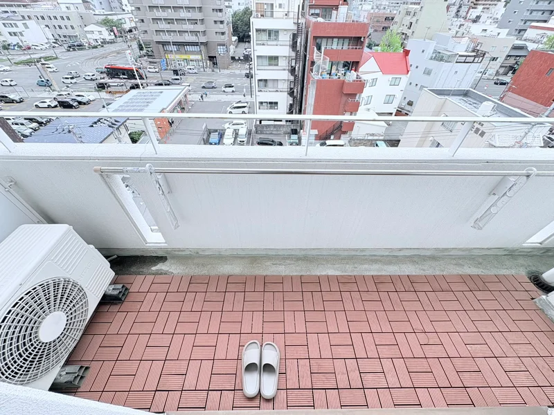 洗濯竿・スリッパ備え付☆入居中洗濯もできるので、コインランドリーに行かなくても大丈夫☆☆