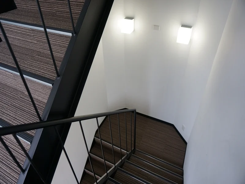 2～4階部分がお部屋になります。