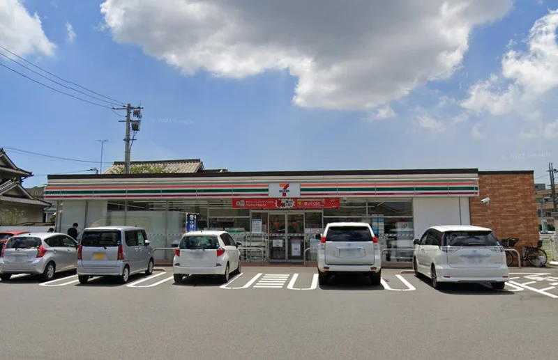 セブン-イレブン 福山引野５丁目店まで900m。