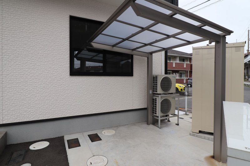 雨よけ屋根付きの駐輪場も完備。新倉敷駅周辺のスーパー、コンビニ、ドラッグストアへのちょっとした買い出しや、駅までの自転車移動も快適にサポートします。