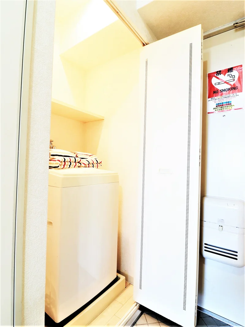 玄関(^^♪靴ベラやスリッパをご用意しておりますので是非ご活用ください♪室内洗濯機置き場あり！