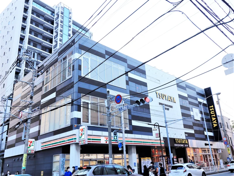 ツタヤ　＆　ローソン