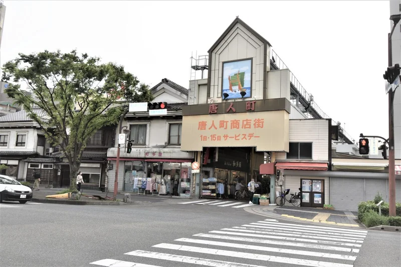 唐人町商店街では花屋・八百屋など幅広く地元の感じの雰囲気で色んなお店がございます。