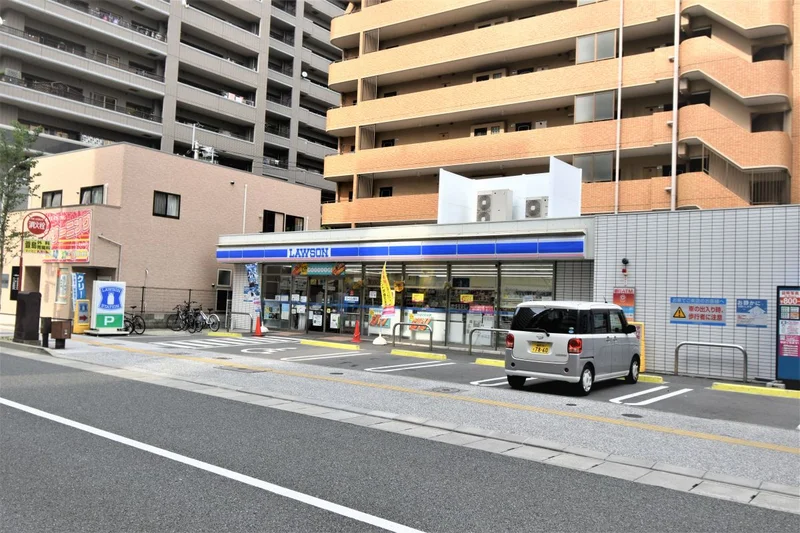 コンビニ　ローソン徒歩圏内にあり♪