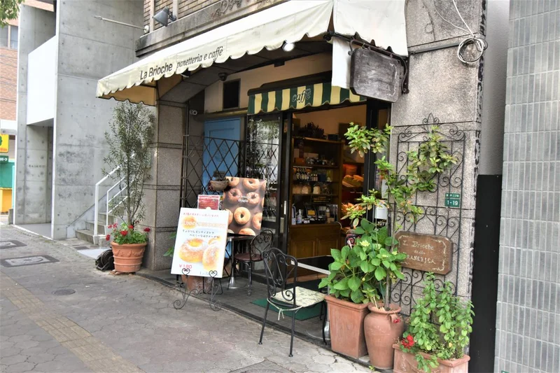 地元のおいしいパン屋さんが近くにございます！