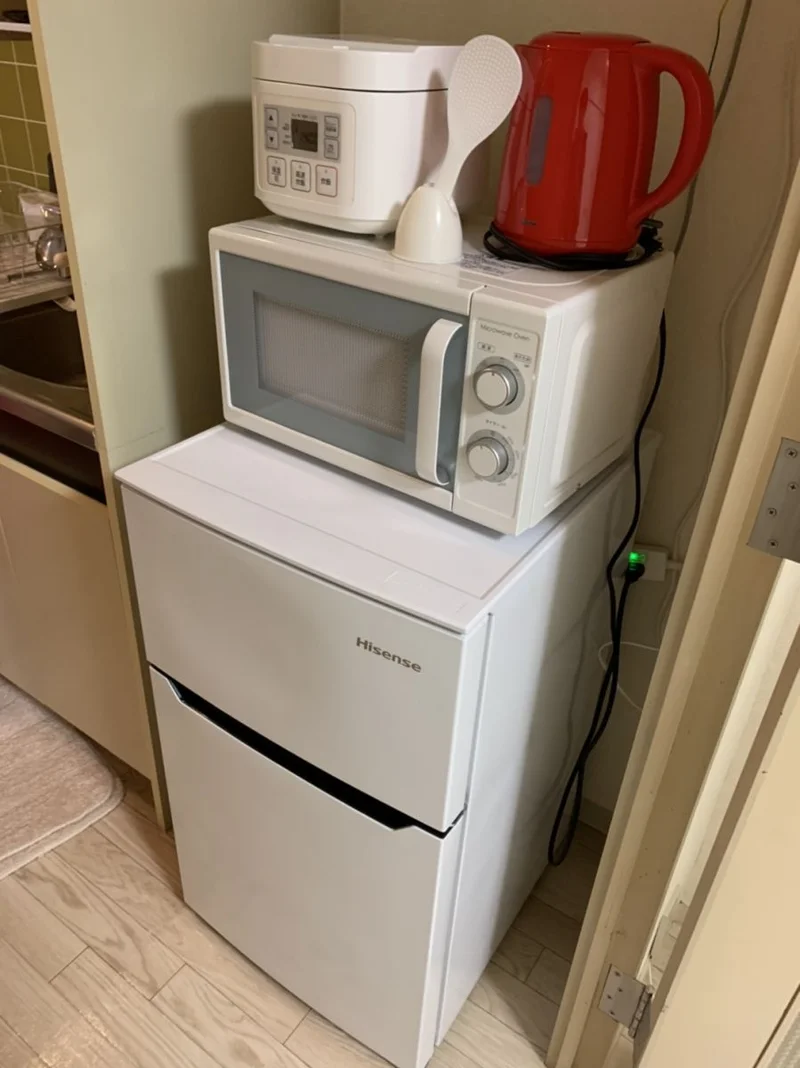 洗濯機や電子レンジだけでなく、炊飯器・電気ポットなどあって嬉しい電化製品や備品も沢山ご用意しております♪