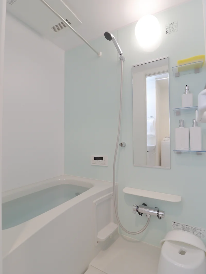 バストイレ別！シャンプーやボディーソープをご用意させていただいてるので入居してすぐ湯舟に浸かって疲れを癒すことができます！更に浴室乾燥機付き♪天気が悪い日でも洗濯ものを干すことができるなんて助かりますね(^^♪