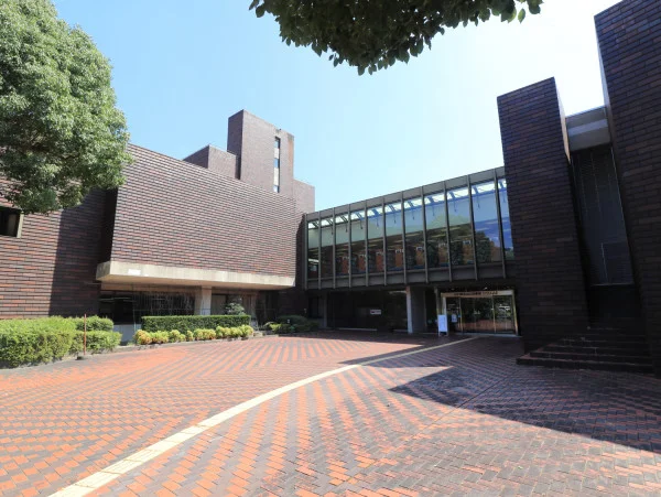 山口県立図書館