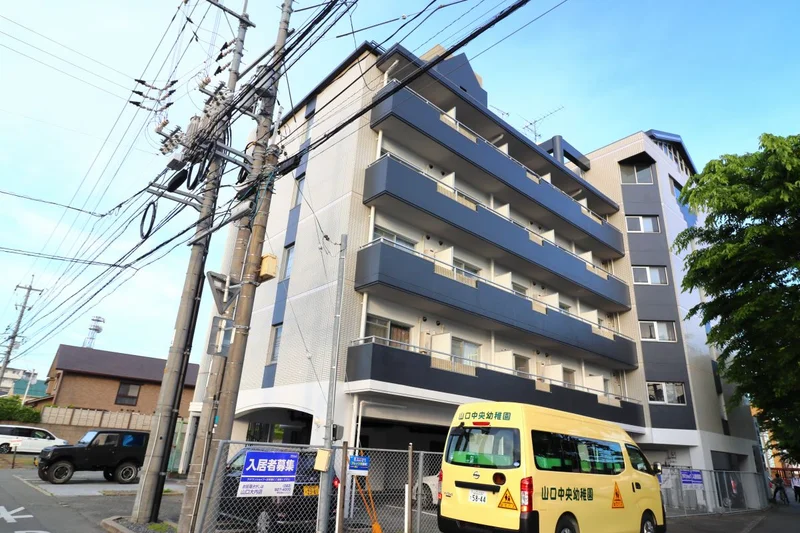 ネットWi-Fi無料！駐車場有！(期間によってはご案内が難しい場合もございます)周辺にはコンビニや飲食店など生活する際に便利なお店が複数ございます。