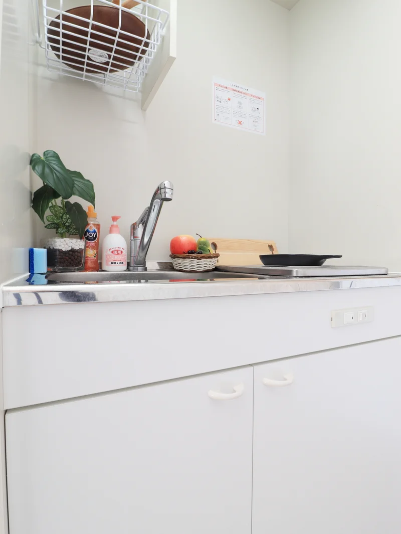 1口システムIHキッチン。簡単な料理から洗い物まで出来るようになっております。初めての一人暮らしでも安心ですね。