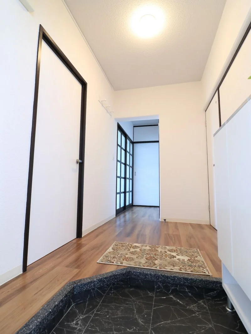 玄関にはシューズボックスがございますので常に清潔な空間を保っていただくこと可能です。