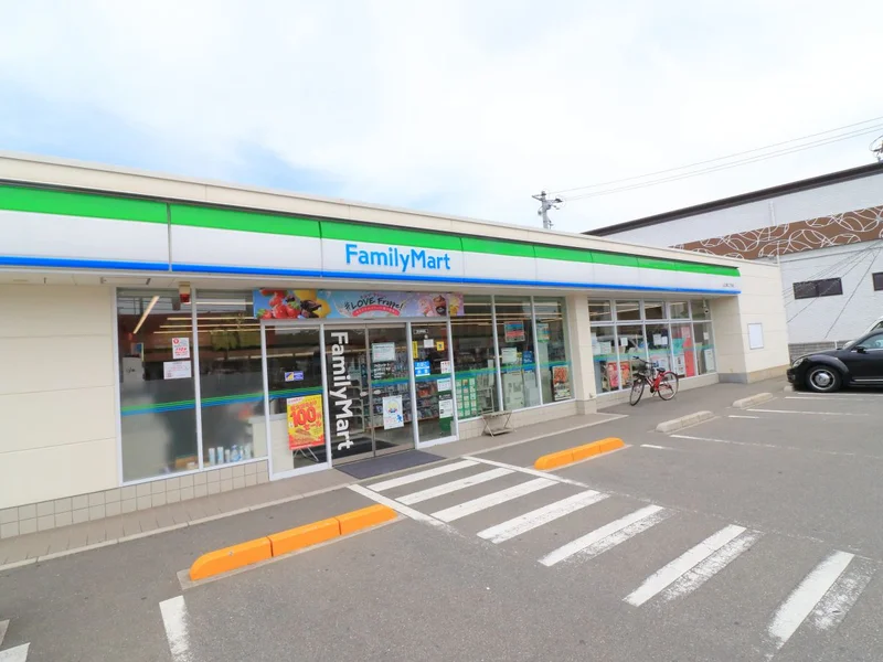 ファミリーマート葵2丁目店　（車で4分）