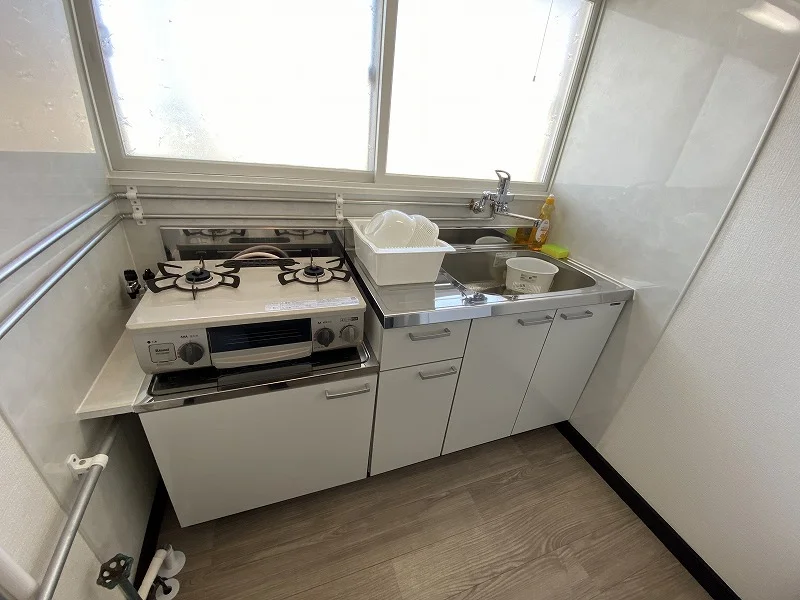 窓付のキッチン