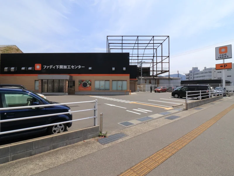 カフェ　ファディズ　徒歩3分