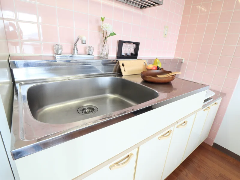 卓上1口IHキッチンでお手入れ楽々！　食器や調理器具もそろっていて自炊可能なので健康面に考慮できます！