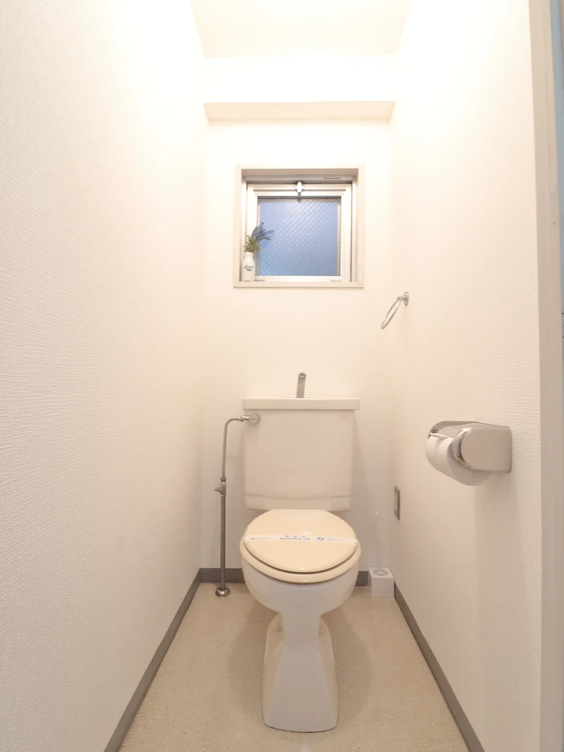 トイレはトイレットペーパーはもちろん　トイレブラシや洗剤なども標準品です！