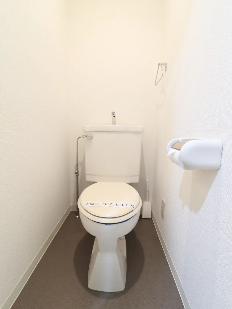 トイレブラシや洗剤などもすべて標準品なので清潔に保っていただけます。