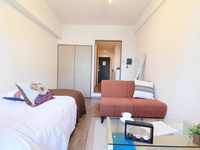 リネン類の取り揃えも豊富にございます！　ティッシュや消臭スプレー等あると嬉しい備品類も標準品です。