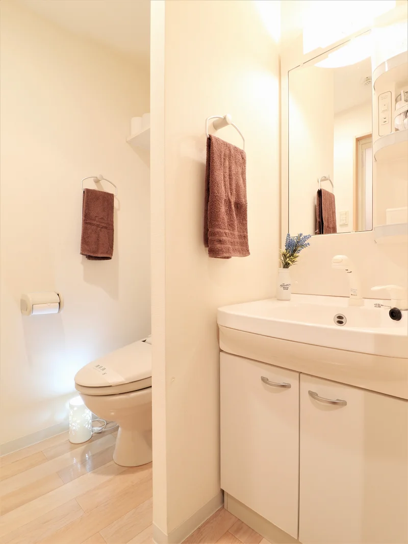 独立洗面台有　お風呂上りや朝の準備も簡単にできます　女性に嬉しい設備がそろっております♪