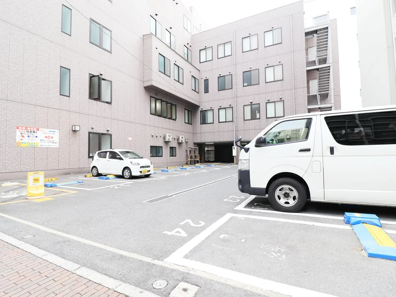 近隣コインパーキング　07:00~18:00　30分200円　18:00~07:00　60分100円　（最大料金600円）