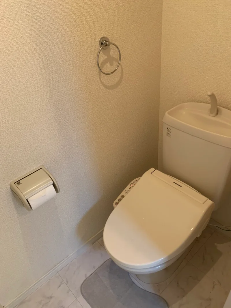 バストイレ別！トイレブラシや洗剤などあり！
