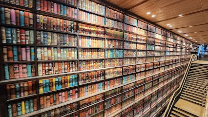 周南市立 徳山駅前図書館