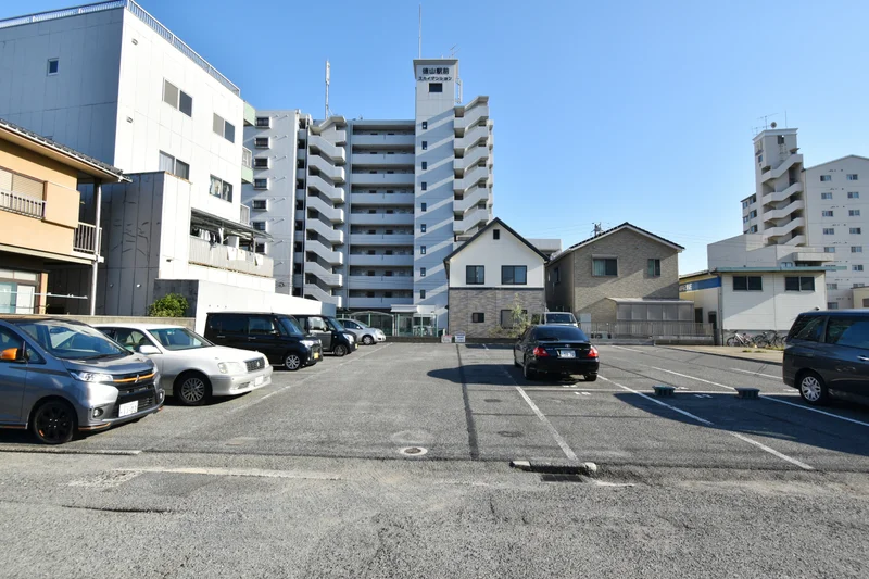 敷地外駐車場（徒歩2分）　先着順のため、ご利用時にお申し込みをお願いいたします。