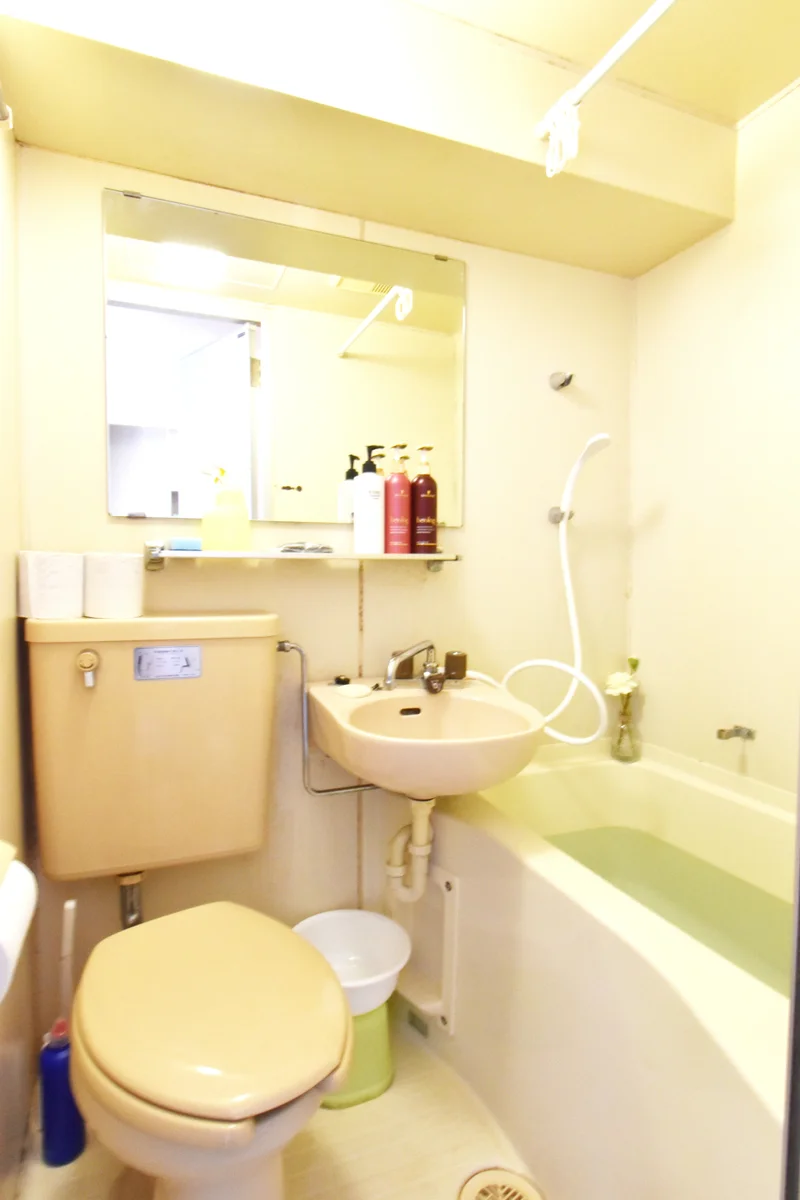 掃除が簡単な3点ユニットタイプのお風呂です　シャンプーリンス・ボディーソープなど取り揃えてあるので荷物を軽く入居いただけます♪