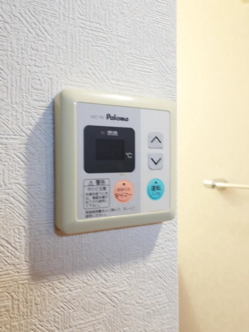 お好みの温度を指先ひとつで設定。季節に合わせて最適な温度でお湯を使える、当たり前だけど欠かせない「快適のコントロールセンター」です。