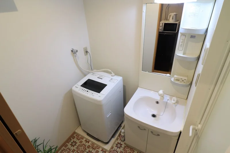 独立洗面台付で女性に特に嬉しい　時間がない朝支度やお化粧・お風呂上りにも効率的に使えて便利！