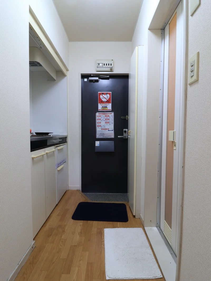玄関スペース！キッチンスペースも広々とお使いいただけます！