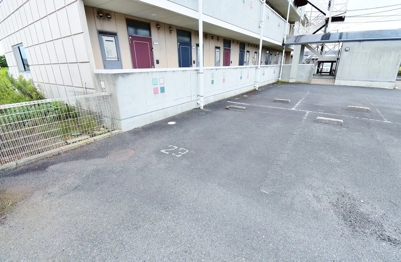 【敷地内駐車場画像】香川ウィークリーマンションでは駐車場完備♪長期利用でも利用できます♪かゆい所に手が届く香川マンスリーマンション★