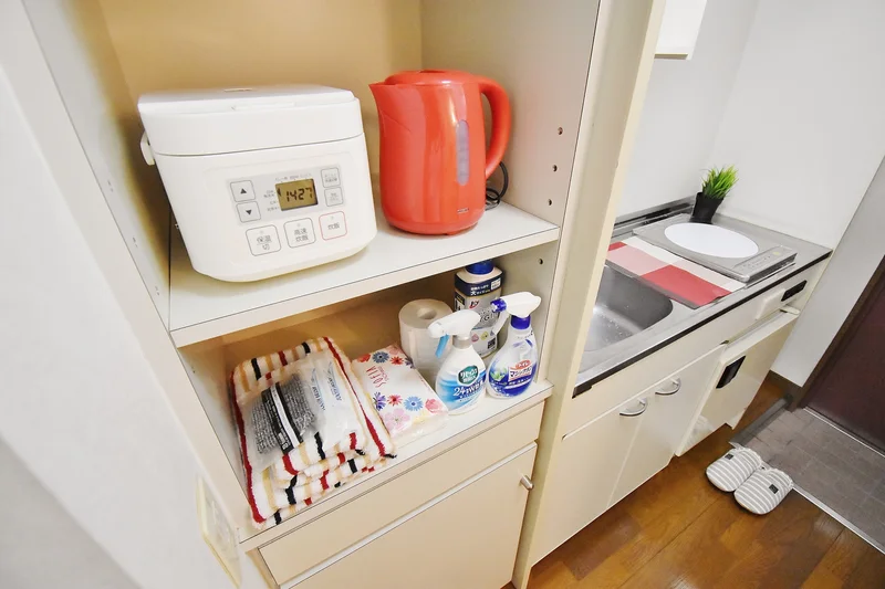 【備品画像】炊飯器やケトル、タオル、その他洗剤まで完備。何から何まで揃っている人気ウィークリーマンション★