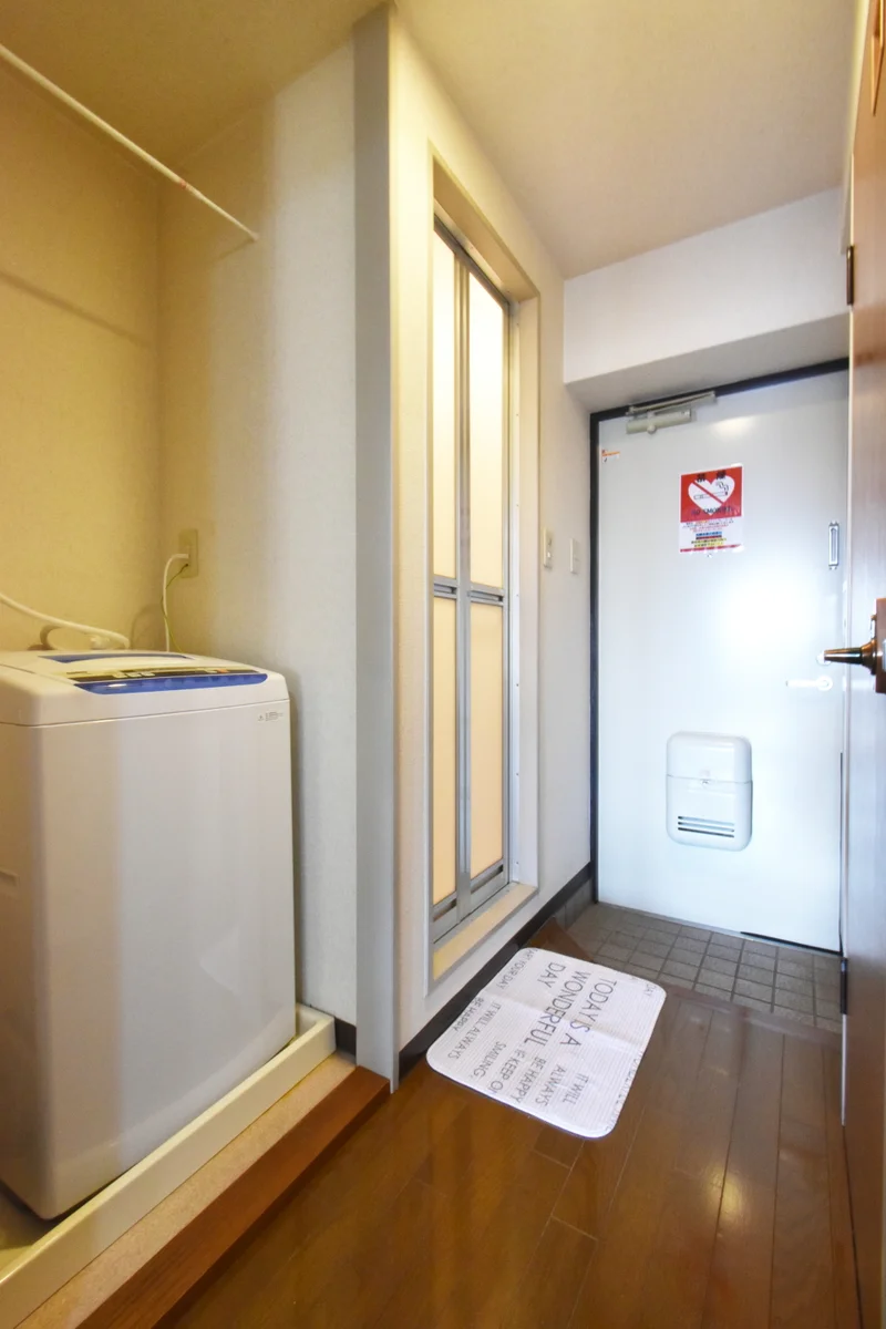 室内洗濯機で洗濯洗剤も！　コインランドリーに行かなくても自宅で洗濯できて便利！